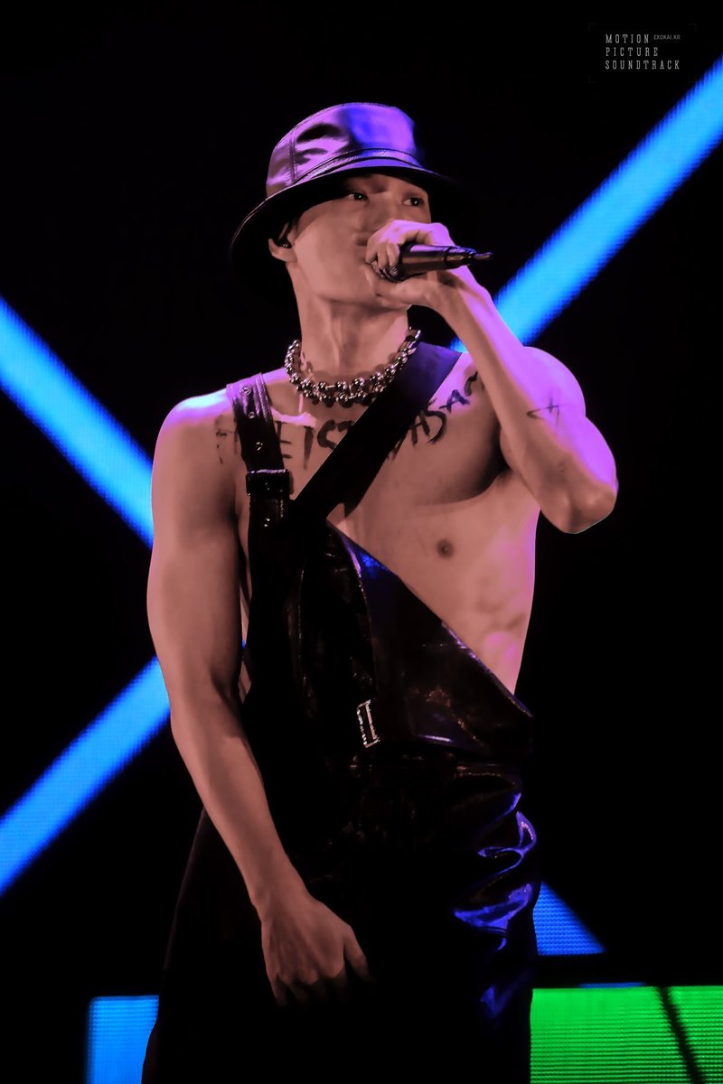 PandaSister88's tweet photo. #카이버블 Waterbomb Outfit Suggestions https://t.co/xTKDTKNzHx