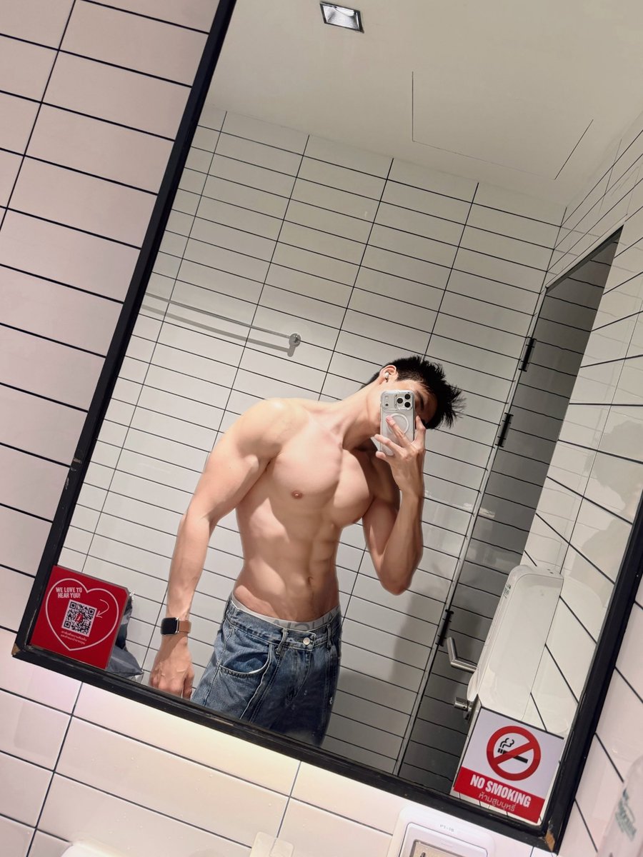 Teddyl3eal21's tweet photo. มุมเดิม ตลอดไป 😅 https://t.co/Jgwe0VLjhd