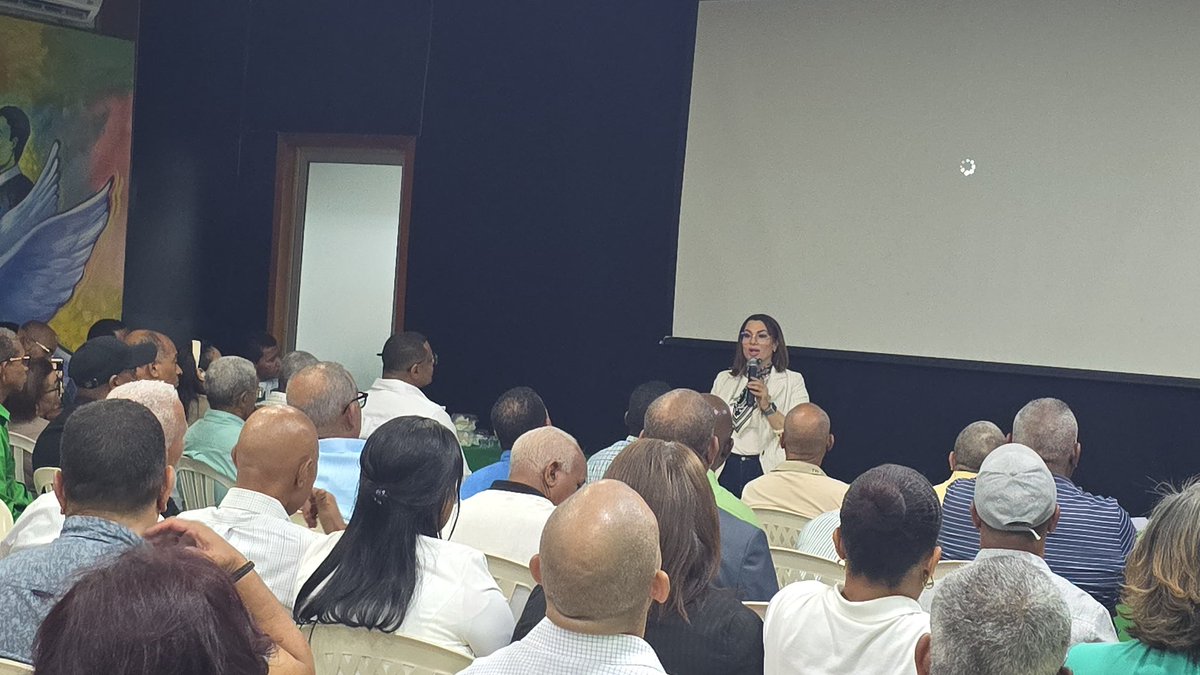 keylaReyna04's tweet photo. El Taller de la Cir 2 DN no es solo formación, es un espacio de reflexión para unir, inspirar y construir soluciones reales.
La @FPcomunica sigue construyendo lo mejor cada día y fortaleciendo cada estructura a nivel nacional
#FPComunica #FuerzaDelPueblo #Cir2DN https://t.co/IBIL94buLc
