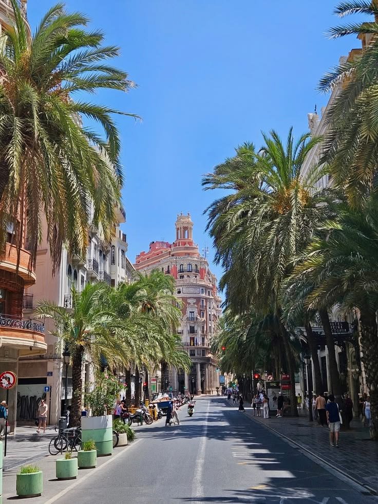 echoesofworld's tweet photo. Valencia, Spain https://t.co/TzBEcRKZi8