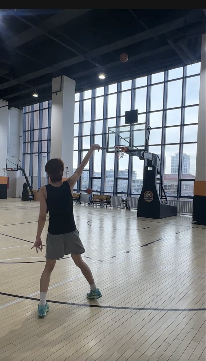 KevinZ357's tweet photo. 如果有人愿意闯入我的生活…. https://t.co/se7wTtLUMj