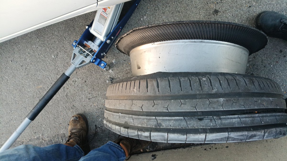 Zabloingus_3750's tweet photo. @Avante3000 @LexaniTire had the same thing happen to one of my Continentals and the tire shop told me it was my fault for "driving on summer tires in the winter" https://t.co/xy9ejSmdPC