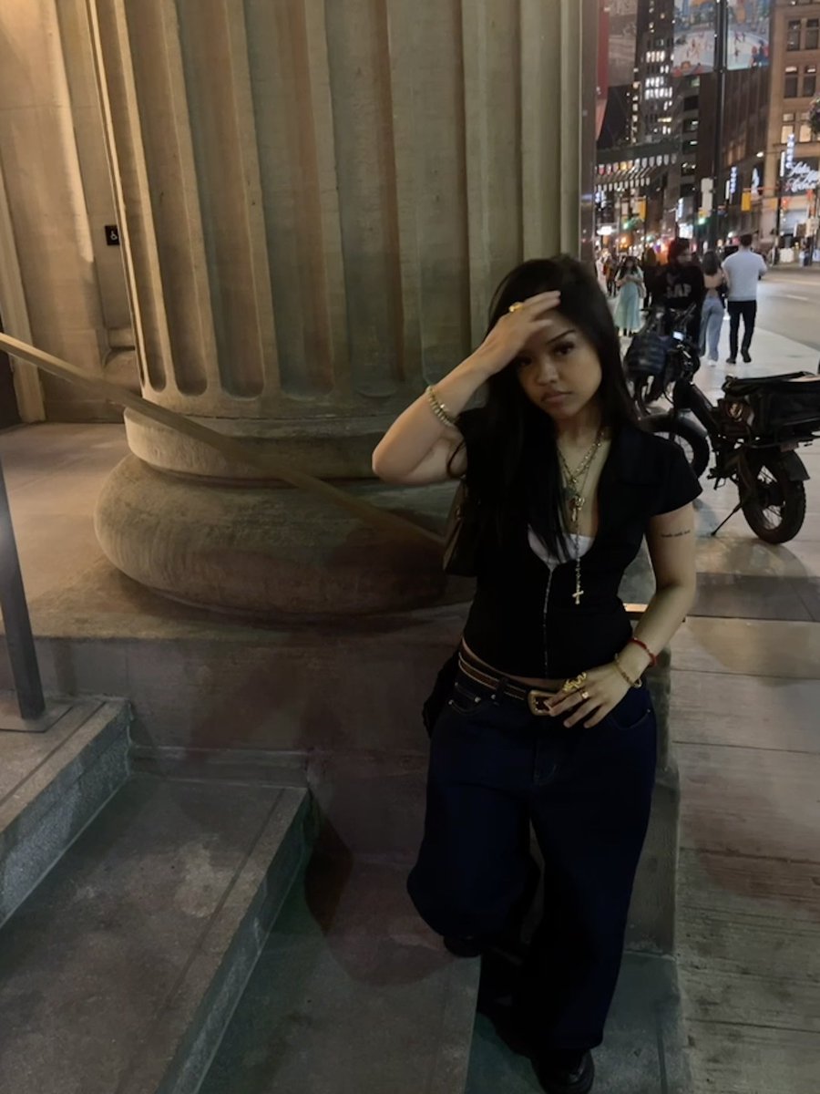 relapse2jade's tweet photo. can’t let these pics go to waste 🖤 https://t.co/Q2Ra0McPB9