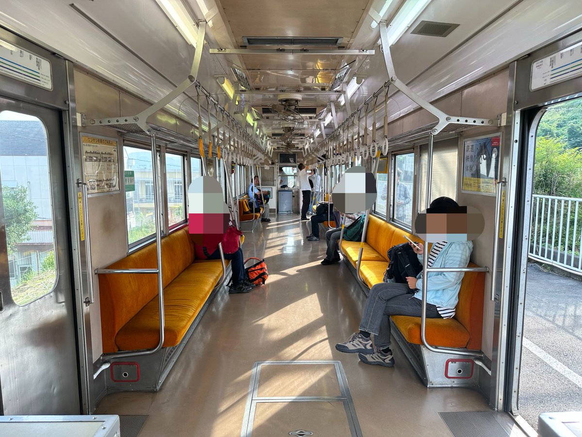 東急電鉄 吊り革 Bunkamuraロゴ 実物 渋谷カルチャー 非売品級 東急車の車内 吊り革には東急百貨店と渋谷Bunkamuraの広告が残っている