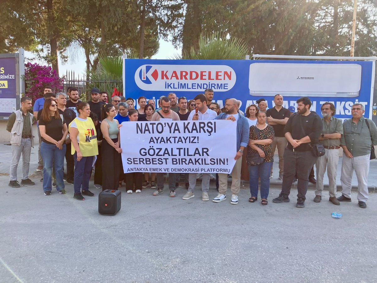 sodaphatay_'s tweet photo. Bu sabah Hatay'da yapılan gözaltılara karşı Antakya Emek ve Demokrasi Platformu olarak basın açıklaması gerçekleştirdik. 

Gözaltılar, tutuklamalar, baskılar bizi yıldıramaz! https://t.co/j2vs7QOurf
