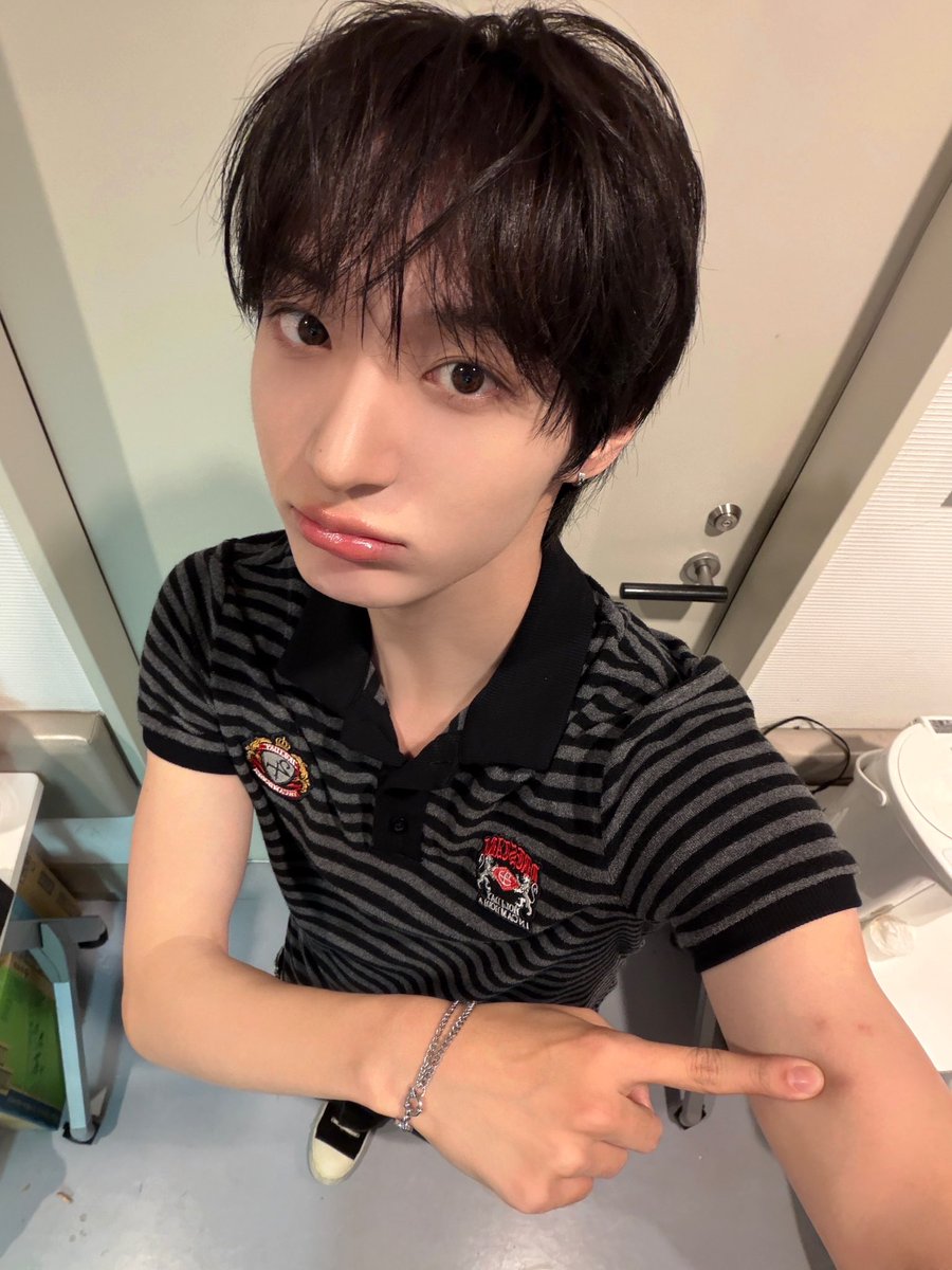 bbazic3's tweet photo. 모기 혼내 주세염 잉잉!
넹: 형 내가 모기야? https://t.co/a7m6OK9y45