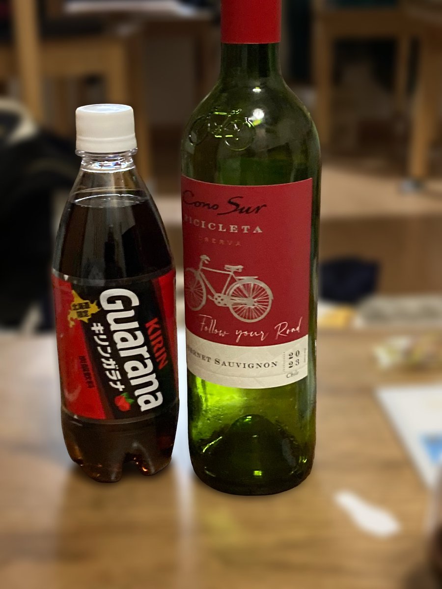 hoe_reo's tweet photo. 北海道に行って飲みたいのNO.1はガラナ

サッポロクラシックもカツゲンも美味いし飲むけど、ガラナは外せない

今日、都内のBIG-Aで普通に売ってて驚いたよキリンガラナ
昔はメッツガラナという名称だった気がする

チェイサーに最適😌 https://t.co/FbLBkxJpas