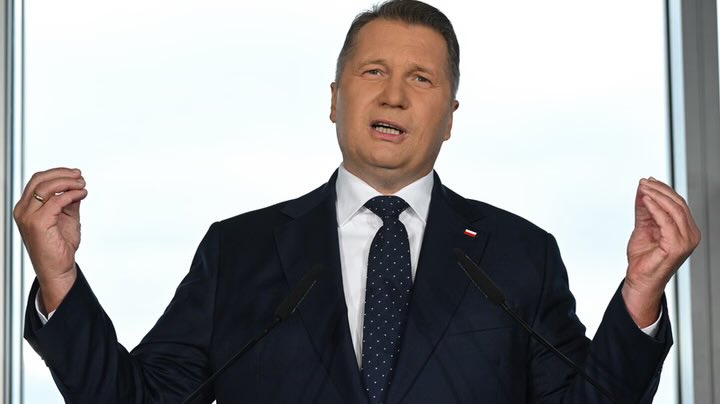 Ksawery_Kreft's tweet photo. „Witam wszystkich normalnych Polaków” – tak swoje sobotnie przemówienie rozpoczął Przemysław Czarnek.

Rozumiem więc, że reszta Polaków nie jest „normalna”? Wyobraźmy sobie, że takie słowa mówi Tusk na konwencji. Byłoby powszechne i słuszne oburzenie. No ale prawicy wolno więcej. https://t.co/C8GDhGKqLL