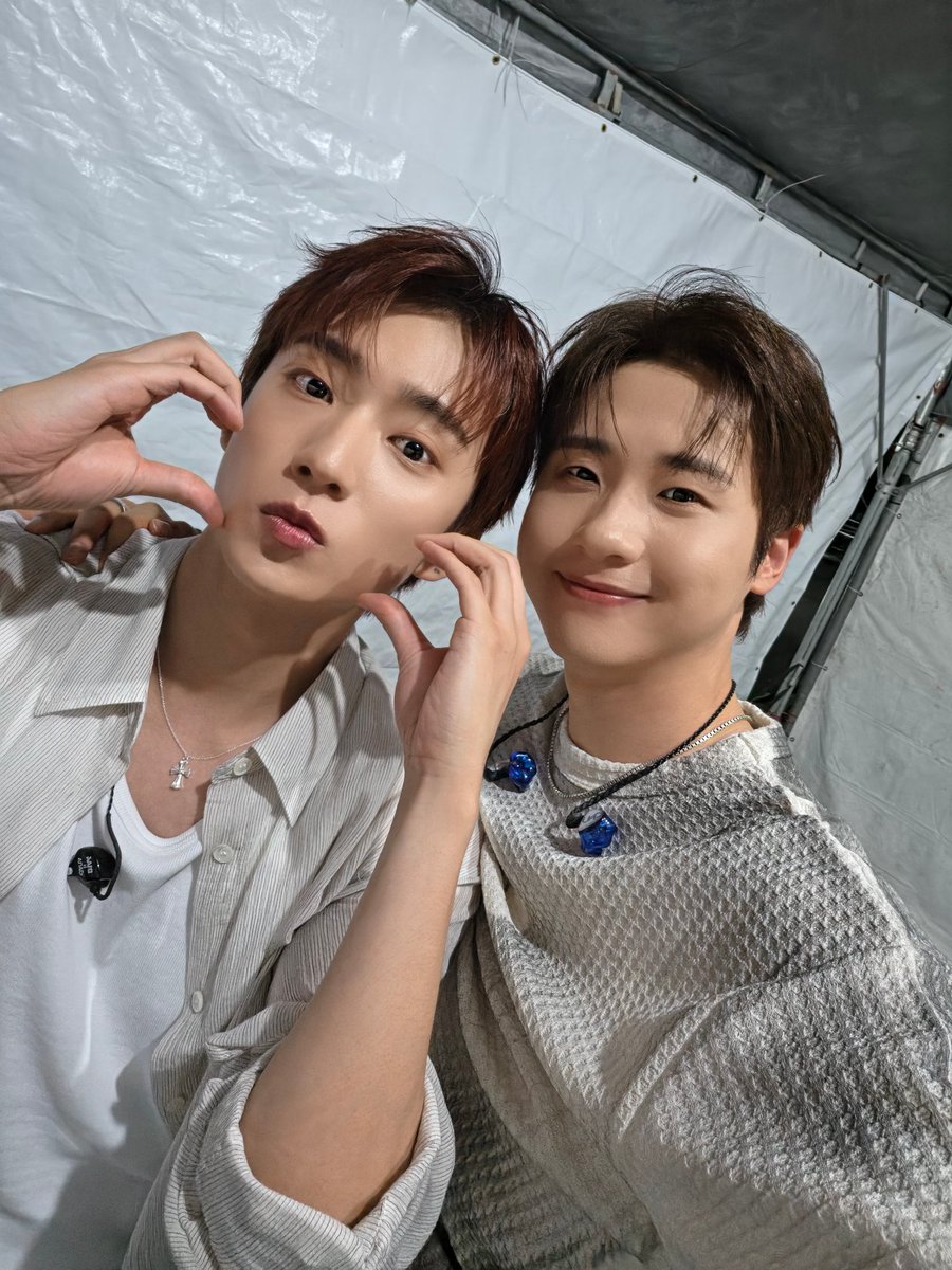 _B1A4OFFICIAL's tweet photo. 화롄썸머페스티벌을 찾아주신 대만 팬분들과
함께 즐겨주신 화롄시민 여러분,
그리고 먼 한국에서부터 더운 날 화롄을 찾아주신 바나들까지

함께해서 행복한 여름밤이었습니다! https://t.co/ZWVFbE04Ii