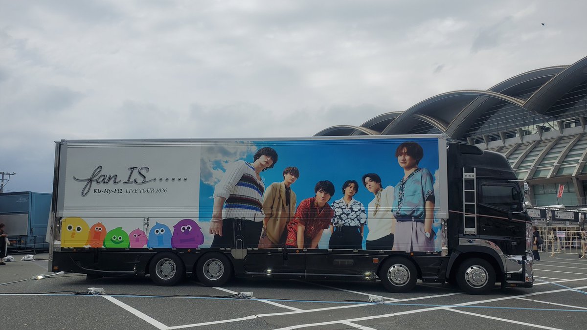 yuumacro's tweet photo. キスマイツアーfan is・・・my初日!昼公演は度頭に音響トラブル(映像は宮部分曲はニカ宮パート)でニカからやり直し!とのお言葉で舞台装置動かして、映像から仕切りなおしや宮玉Kis-My-me-mineで二人ローラーでこけて、大輔さんに「大丈夫ですか？」聞かれているのに二人でハイタッチで安定のお二人✨️ https://t.co/IDKR0S507S