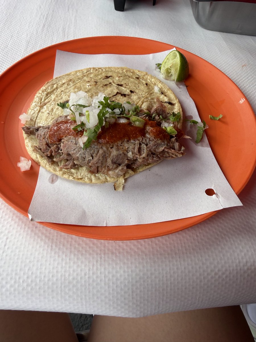 Pausvel1's tweet photo. Unos tacos o qué ? @England @BellinghamJude @HKane https://t.co/yIYJDvTyhm