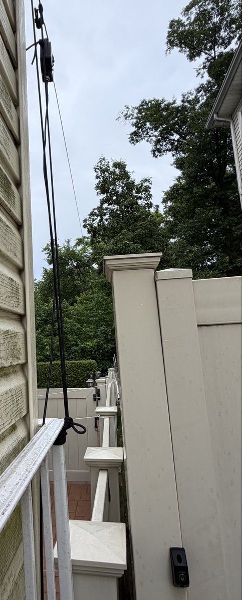 mrinaudo's tweet photo. #MagicBand... meets magic antenna! 🪄 With my 10-40 meters end-fed half-wave antenna (it even works on 80 m!) I just worked Canada, WI, & TN on 6 meters #FT8 with no tuner & 1.3:1 SWR! Now I'm back to hunting for #13Colonies! 🇺🇸 73 de W2FM Matteo #AmateurRadio #HamRadio #6Meters https://t.co/5kFyL8Sh4r