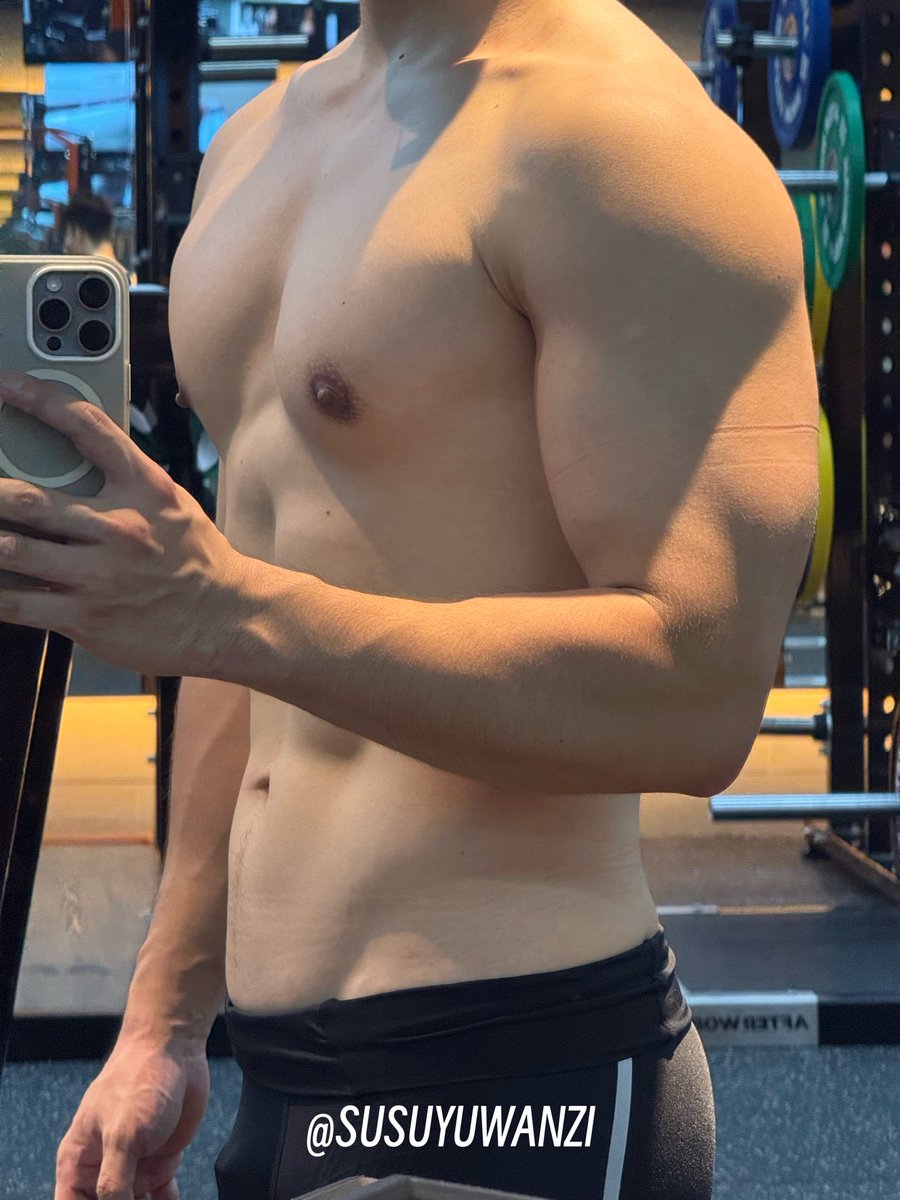 susuyuwanzi's tweet photo. 上下都紧紧的才行.
#LockedAndTightsDay https://t.co/Fpmel6uDzF