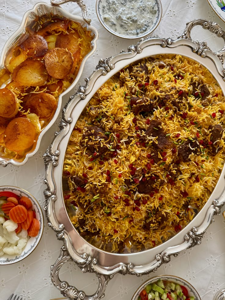 Atinaz_chef's tweet photo. بادمجان پلو جهت خوشمزه شدن تایم لاین😋 https://t.co/l7xDSfTqFj