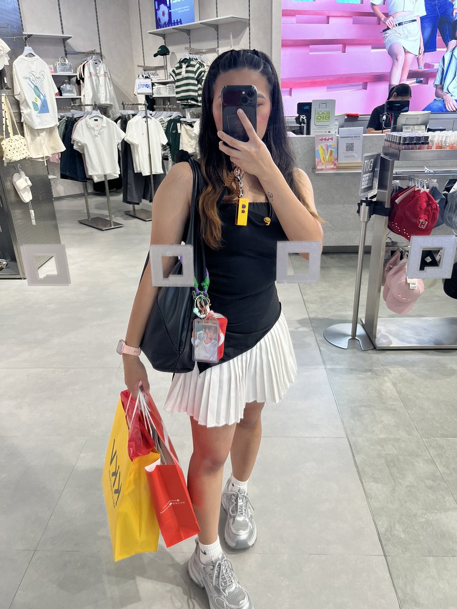 _ayengjoyw's tweet photo. Sabi ko na eh mag shopping na lng talaga ako hahahahaga https://t.co/LOhtP7R4sC