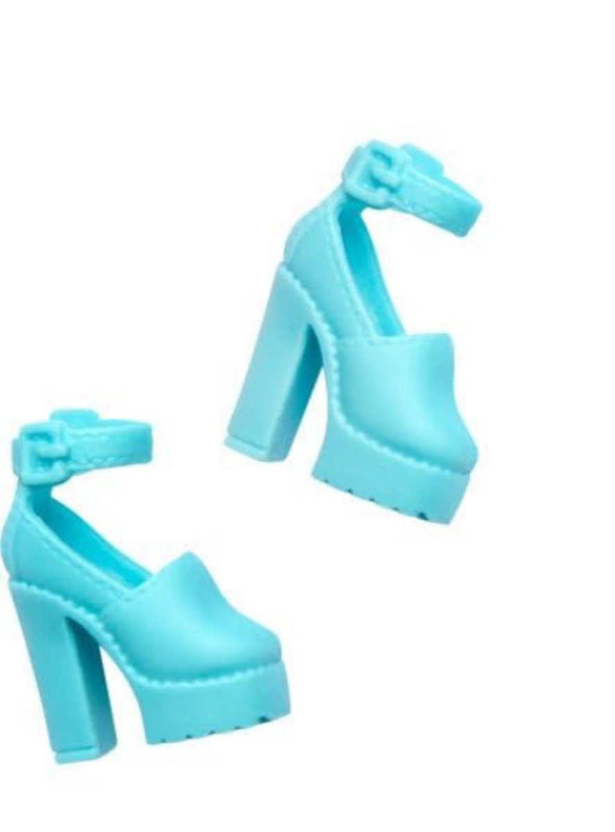 bloomingkyu's tweet photo. idgaf these are thee ugliest shoes you can put on a doll idk why we are still making them https://t.co/RbiBu8sFSN
