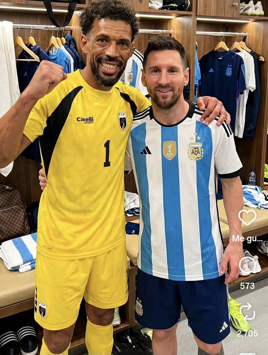 Parcells38's tweet photo. @RMadridDatos Abrazos a los rivales terminado el partido. Dejen de odiar de a gratis al mejor futbolista del planeta. https://t.co/Dhr6Dwk0Dn