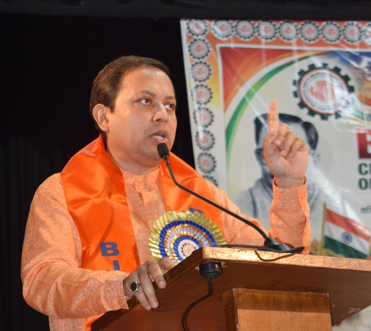 BjpScMorchaWB's tweet photo. শ্রমিক সংগঠনের কলকাতা মহাজাতি সদনে আয়োজিত  সম্মেলন সম্বোধন করলেন @BJPSCMorcha প্রাক্তন রাজ্য সভাপতি এবং জননেতা @DrSudipDas https://t.co/eERrHPvBuj