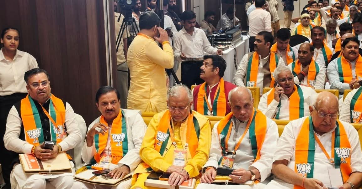 bjpanoop's tweet photo. राष्ट्रीय अध्यक्ष मा.@NitinNabin जी का सांसद-विधायक बैठक में मार्गदर्शन मिला।
इसअवसर पे राष्ट्रीय महामंत्री संगठन मा.@blsanthosh जी, प्रदेश अध्यक्ष मा.@mppchaudhary जी, उपमुख्यमंत्रीद्वय मा.@kpmaurya1 जी, मा.@brajeshpathakup जी, प्रदेश महामंत्री,संगठन, मा.@idharampalsingh जी रहे। https://t.co/nsVyM2zJHp