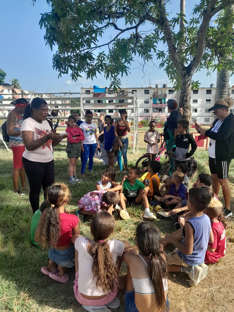 CarlosGe's tweet photo. ¡Verano mágico en Río Grande, Nicaro! ✨☀️
Con el #INDER, niños disfrutaron de "Verano de Sueños y Colores": juegos, danza y lectura martiana. 🤸‍♀️💃📚 ¡Promoviendo valores y cultura! ❤️🇨🇺

#VeranoConMiGente #CubaEsCultura #CulturaMayarí #100AñosConFidel https://t.co/gYbYxuHQfQ