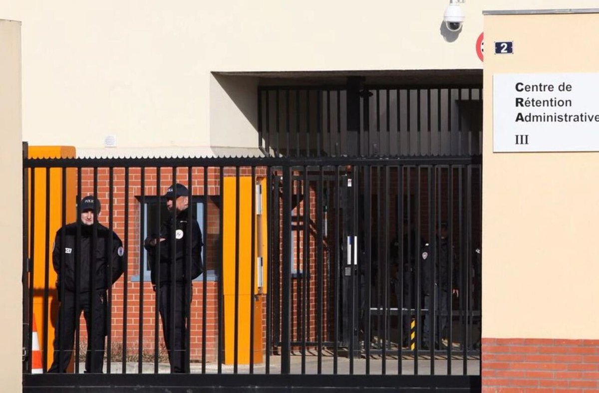 le_Parisien's tweet photo. 🔵 INFO LE PARISIEN | France terre d’asile sous le coup d'une enquête pour avoir introduit des documents religieux au centre de rétention administrative du Mesnil-Amelot

L’association conteste tout prosélytisme
➡️ https://t.co/ivaMiBICxi https://t.co/uG5bbJ6D0F