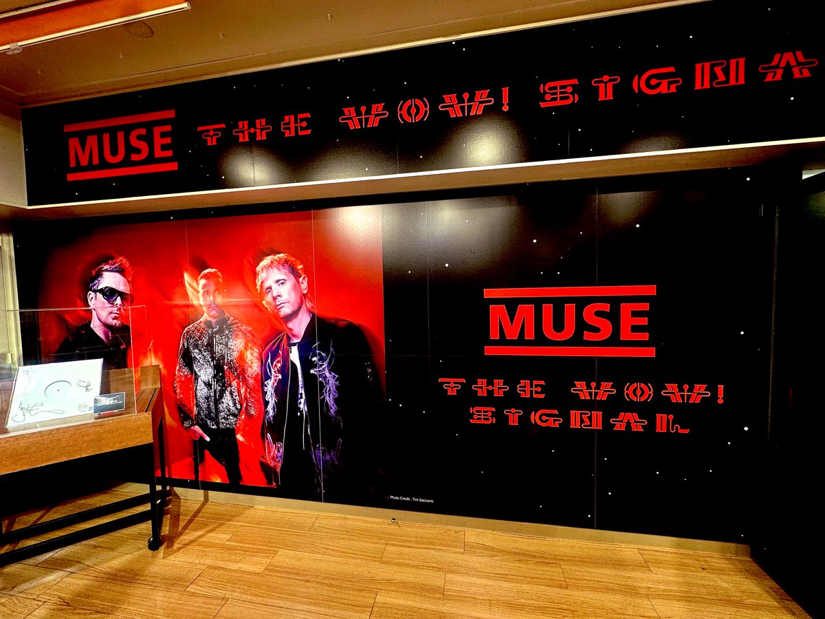 minutejunior120's tweet photo. MUSEを見にタワレコへ￼￼✌🏻
#muse
#thewowsignal
#タワレコ https://t.co/4TxxE5Jcvm