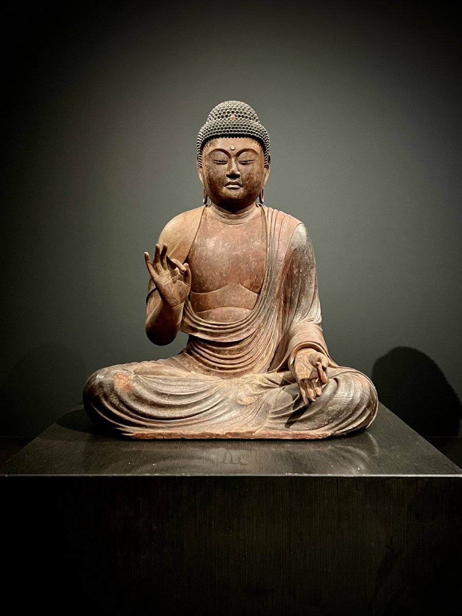 阿弥陀如来坐像 鎌倉時代・12～13世紀｜木造、漆箔、玉眼｜静岡・願生寺