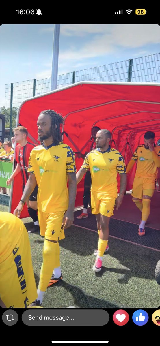 HelenRoberts23's tweet photo. Yellow really looks good on you broski @RashawnScott11 @FarnboroughFC https://t.co/aw0PAzrGzH