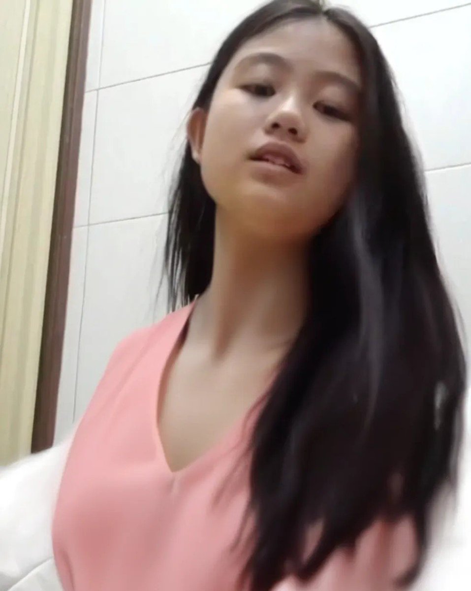 karividey's tweet photo. Esmpe annisa yg viral
cek komen https://t.co/hdxH3Gcp9c