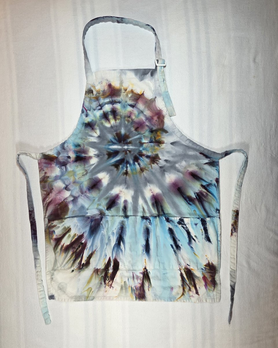 KeystoneTieDye's tweet photo. Canvas apron. More of a crafter's apron than a cook's. Colander Ice Dye Spiral https://t.co/7CZLGQcfh7