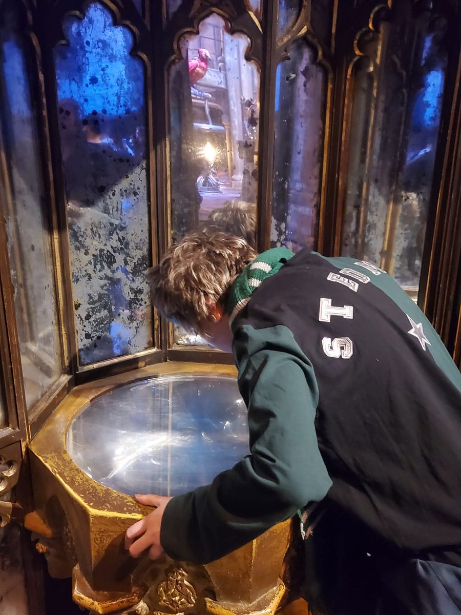 absstedman's tweet photo. 16 days until I head back to the @wbtourlondon I have compiled a list of everything I want to buy there or id probably just buy everything 😂 https://t.co/A8YzjPAUNL
