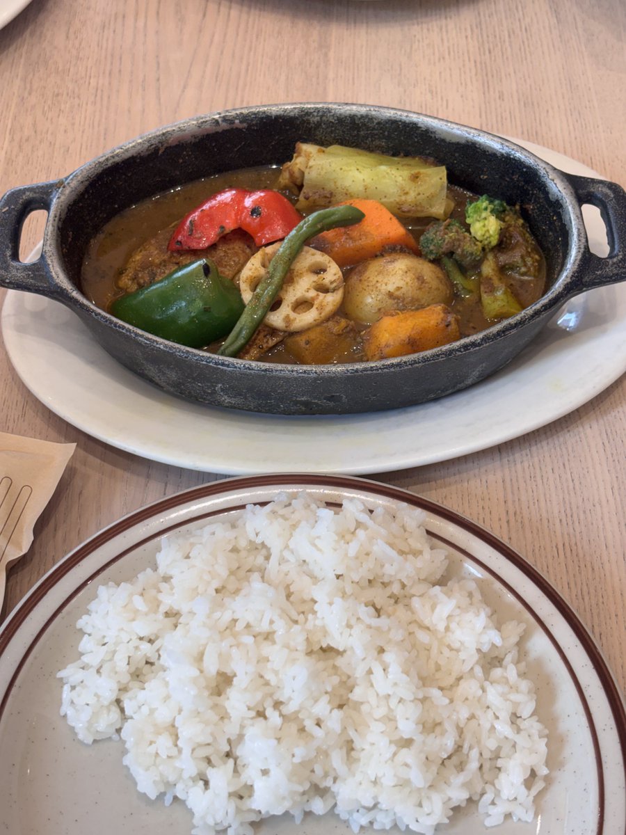 ruitsando's tweet photo. 도라보울 먹어봤는데 난 스아게가 더 맛있었다..
스아게는 카레맛이 거의 안나는데 도라보울은 카레맛 엄청많이남!!! 그냥진짜 건강한카레.. https://t.co/NOqfbsdIhS