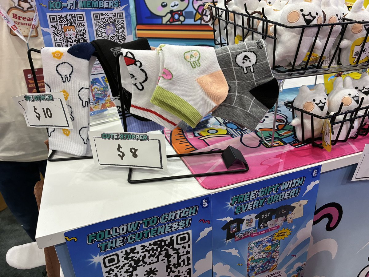 mizunoq's tweet photo. Anime ExpoのMintoブース。3年目の出展ですが過去一の大盛況。 https://t.co/lk9WxqEmRY