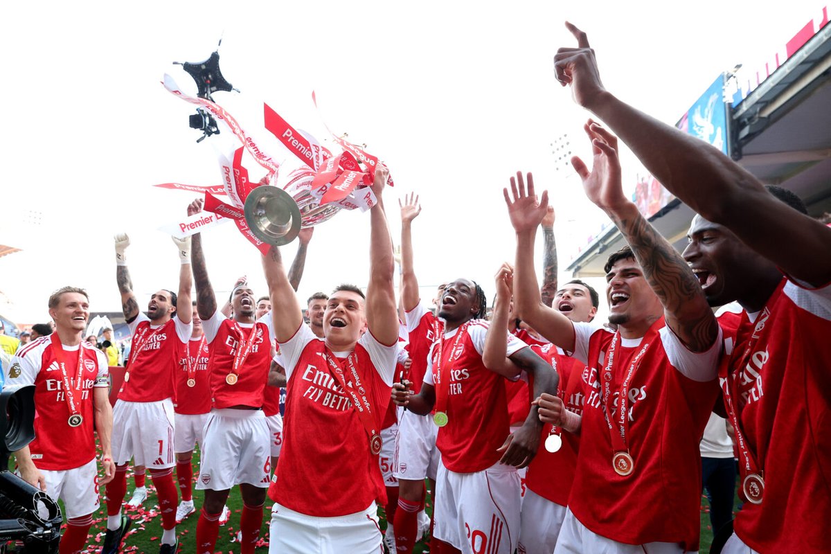 David_Dein_FC's tweet photo. Further to previous updates, I'm told Trossard received approaches from two premier league clubs. However, Leo made it clear to his reps that he has no interest in joining another premier league side. Should Trossard agree a move to Besiktas, he will leave Arsenal as a premier league champion🏆
