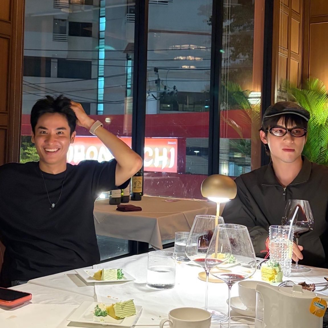 JibiaJubum's tweet photo. อยู่กับพ่อ😒                                                อยู่กับบี๋☺️ https://t.co/dTgG7DhxPW