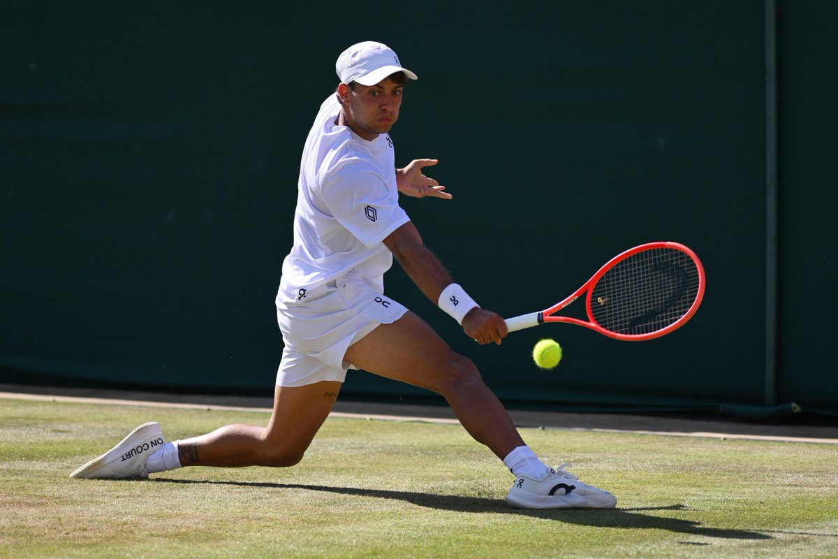 FBartalini's tweet photo. COBOLLISSIMO! Attenzione: avvisato un Gladiatore a Wimbledon! Flavio #Cobolli vince su Khachanov in cinque set dominando quarto e quinto conquistando con pieno merito gli ottavi di finale! #Wimbledon https://t.co/tONe7TCsXR