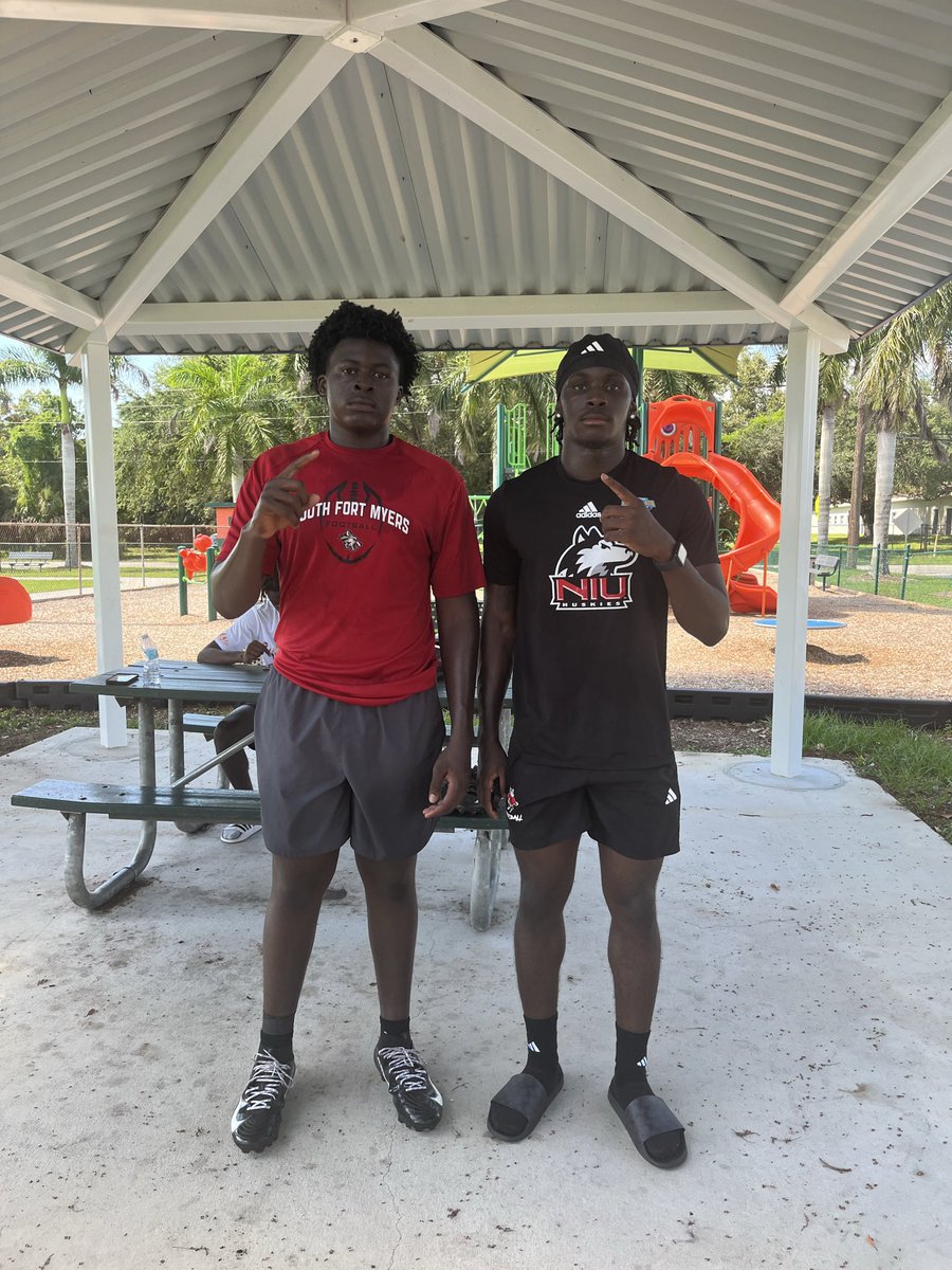 BD_lineman27's tweet photo. Worked out with NIU Saftey @james_little_iv today. CO/28 TE 6’3 https://t.co/9n7e296j3D