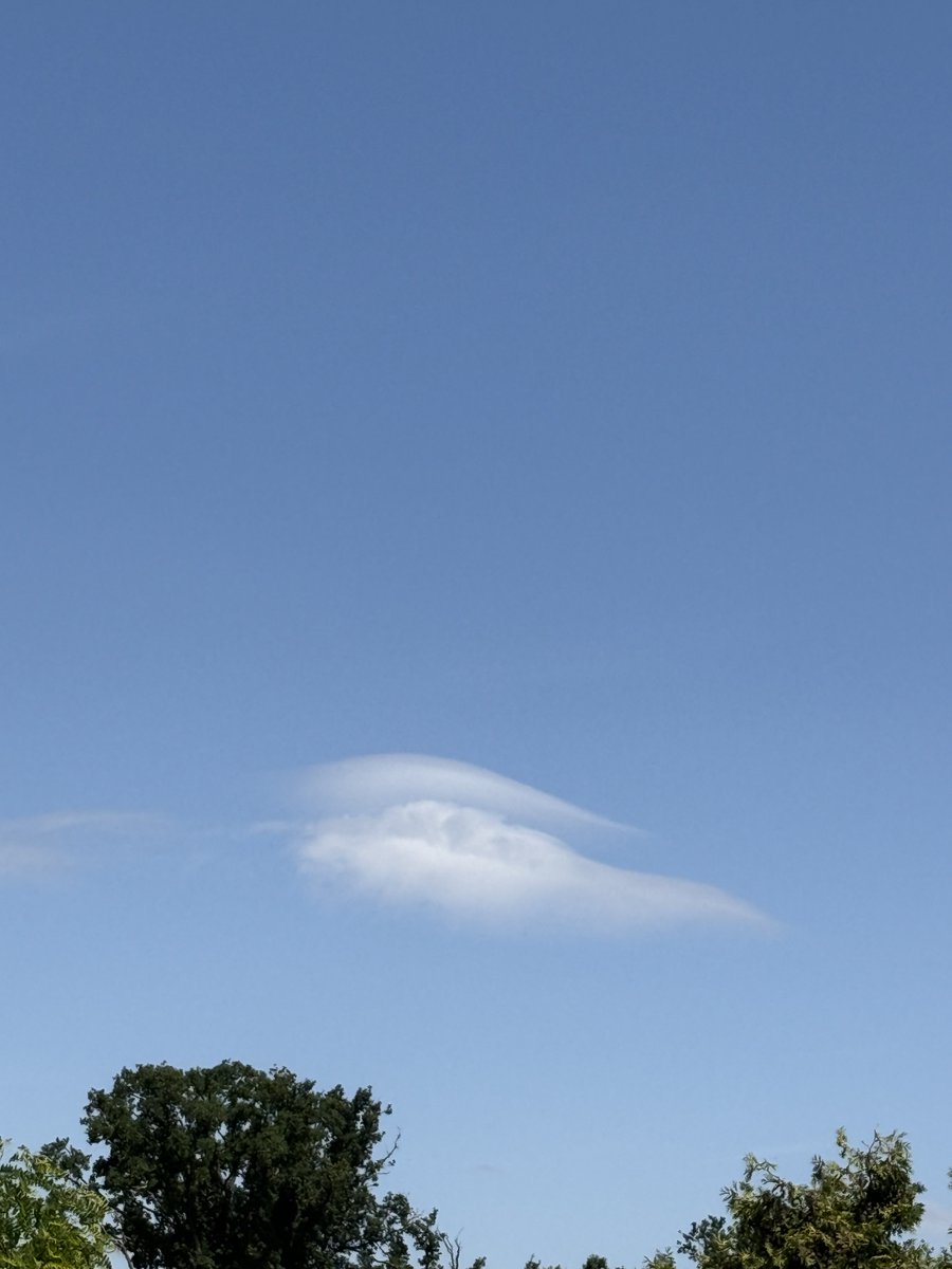 MacFrisbee's tweet photo. Himmel über dem Rheinland https://t.co/2WTJWzRBV4
