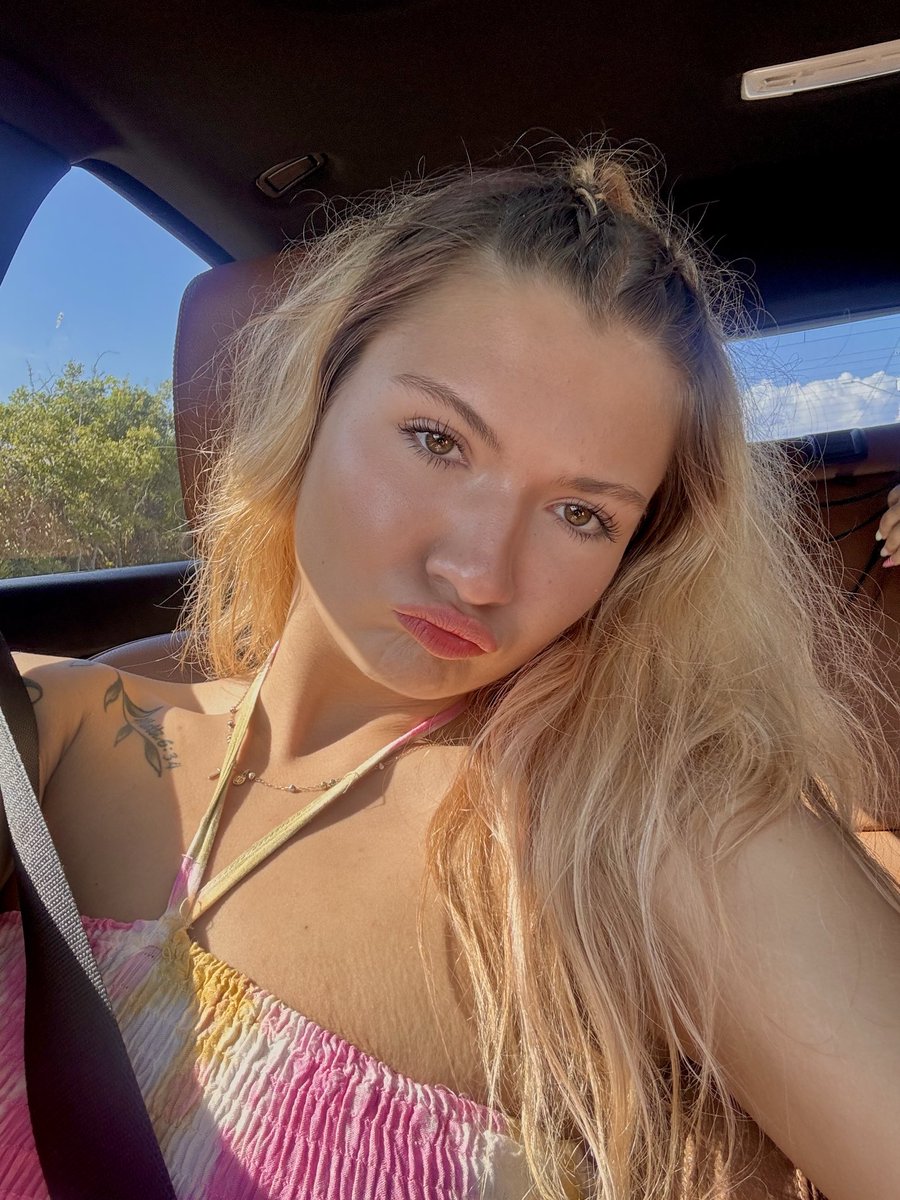 Secretsweetiee3's tweet photo. Check the free link in my bio 😘🔞 https://t.co/A4gFF7hKis