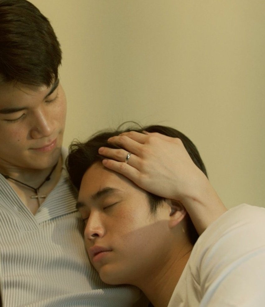 sparkingski's tweet photo. i really love the wedding ring

#TicketToHeavenFinalEP https://t.co/TiYhfN4BFX