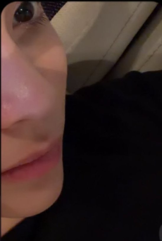 elfsles's tweet photo. Oh my god, can she get any hotter? At first glance I thought some super handsome guy popped out of nowhere aaaaaahhhhh!!!Such sharp, flawless sculpted facial features😍😍😍

#aangelinaass https://t.co/TnDObCR2qf