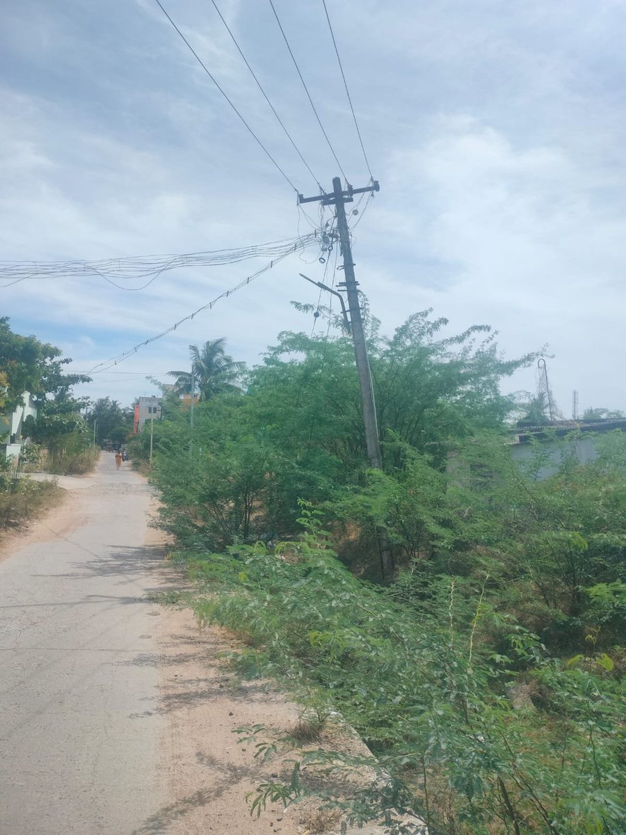 ragavan_10's tweet photo. @CMOTamilnadu @TANGEDCO_Offcl @CTR_Nirmalkumar @chennaicorp Day 28
Dangerous electric pole severely tilted &amp; damaged(Avm Nagar, 1st Street, Urapakkam West).
High risk of collapse. Pls replace it immediatel
Consumer No :- 09584004970
Compliment no :- 2533099
@CMOTamilnadu @TANGEDCO_Offcl @CTR_Nirmalkumar @chennaicorp @sunnewstamil https://t.co/vVnSUEtduK