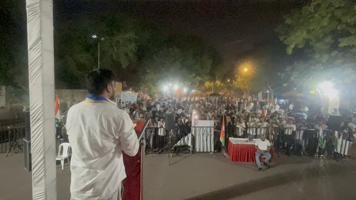 Manjeetsnotiyal's tweet photo. आज दिल्ली जंतर मंतर NEET पेपर लिक आन्दोलन में पहुँचे भीम आर्मी जय भीम राष्ट्रीय अध्यक्ष मनजीत सिंह नौटियाल l
उन्होने देश के NEET विद्यार्थियों के साथ खडे होने का ऐलान कर दिया क्योंकि जब मजदूर किसान का बच्चा अपनी प्रतिभा काबलियत सामर्थ्य दिखाता है l देश के लिए कुछ करना चाहता है l https://t.co/wiW96GrZIJ