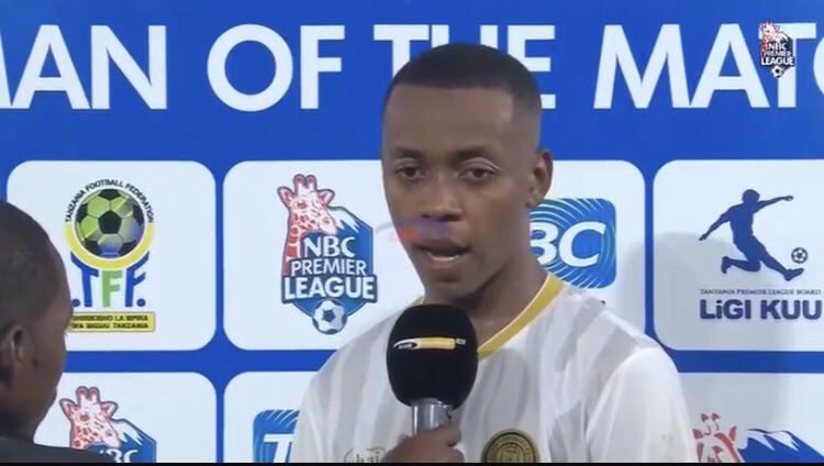 vistovic17's tweet photo. 🚨Feitoto kajutia alichofanya baada ya kumpiga Libase Gueye ngumi:

“Sikuwa fair kabisa naomba msamaha Kwa mashabiki wote wa mpira nilikuwa emotional.” https://t.co/LAw4sHccrP