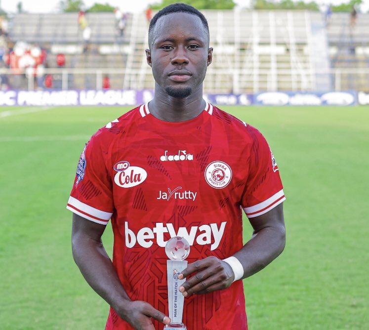 vistovic17's tweet photo. 🚨Feitoto kajutia alichofanya baada ya kumpiga Libase Gueye ngumi:

“Sikuwa fair kabisa naomba msamaha Kwa mashabiki wote wa mpira nilikuwa emotional.” https://t.co/LAw4sHccrP