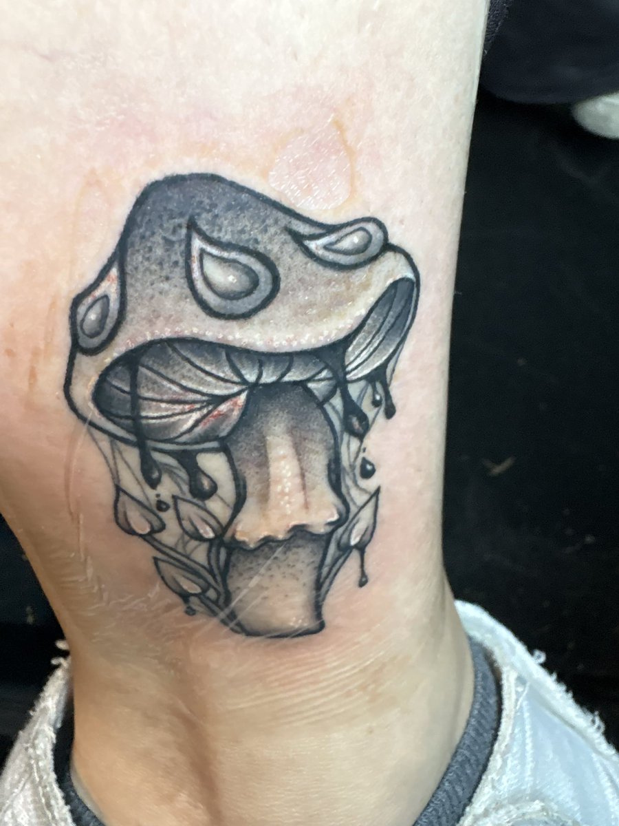 Mushreep's tweet photo. I finally got my very overdue tattoo from a previous goal on a thon. I think it’s pretty cool and don’t mind the second skin. https://t.co/u205t9Bux9