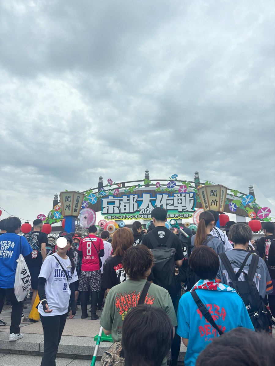 ayacha_24's tweet photo. 雨のことは一旦おいといて、
✨✨念願✨✨の神🤩京都大作戦1日目ほんとに最高だった！！！！！！！
「太陽が丘」で「蜃気楼」聴けてこれ以上の幸せないです😭😭😭10-FEETだいすき😭😭😭もう半分終わっちゃった。。。。。。明日も楽しみます。。。。。。。 https://t.co/LD3jJbzr6k
