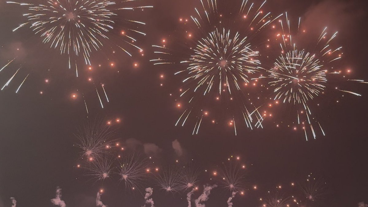 conekoz's tweet photo. 夏の星座にぶら下がって https://t.co/R05uT9iMPd