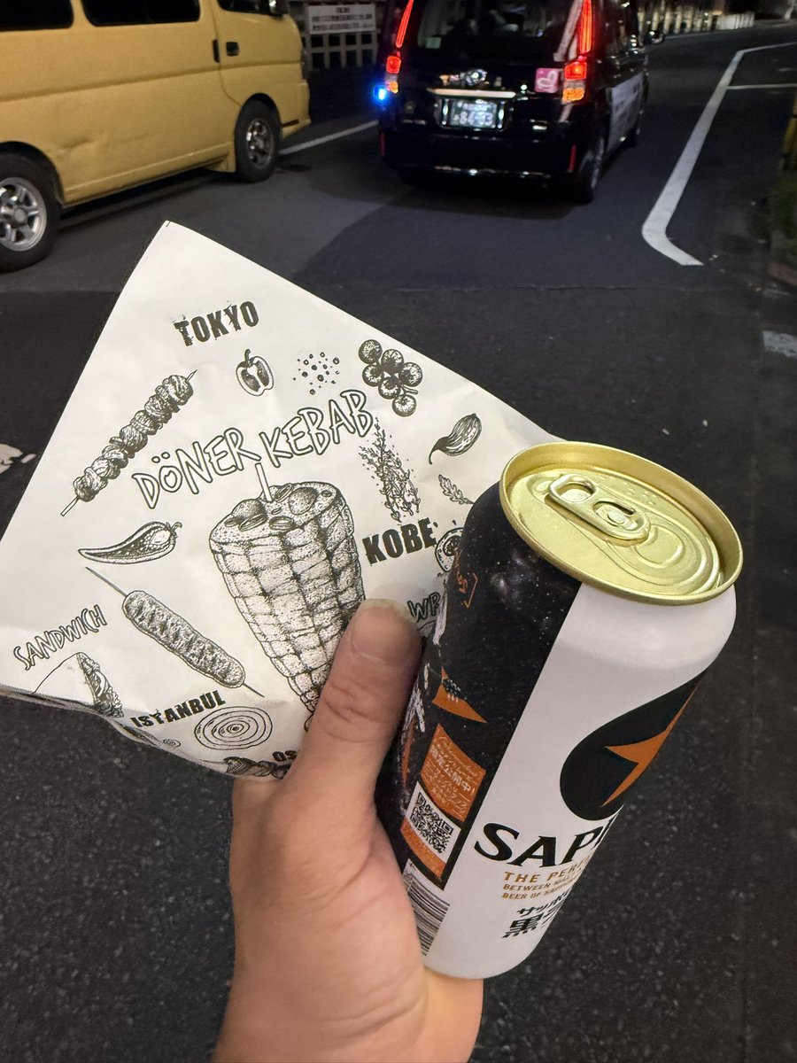 ryu69nyan2's tweet photo. 深夜にぶちこむケバブとビール🍺

#日向坂酔虎会 https://t.co/8Nl6W4BB1E