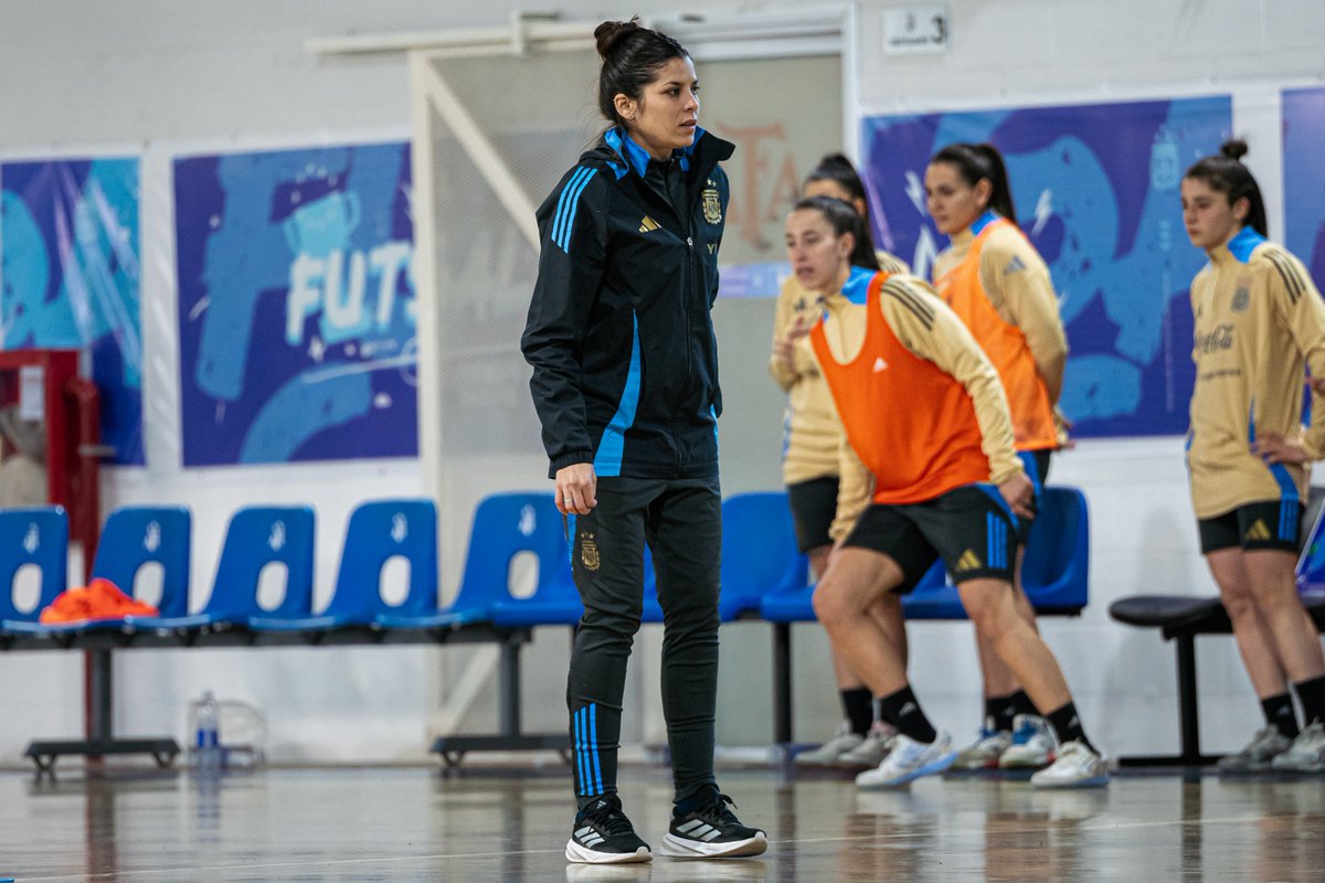 Argentina's tweet photo. #Futsal Las Selecciones Femeninas completaron otra semana de trabajo en Ezeiza.

Los planteles #Sub17, #Sub20 y #Mayor están realizando microciclos de dos días.

📰 https://t.co/Uxz1MHvax1 https://t.co/i99SZDUEfP